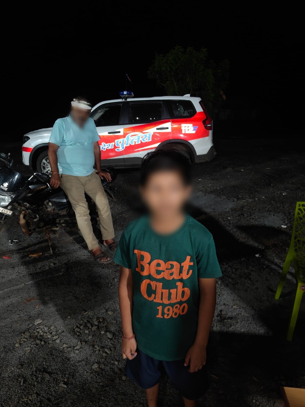 विदिशा के थाना सिविल लाइन क्षेत्र में खेलते खेलते घर की राह भटका 05  वर्षीय बालक, डायल-112 जवानों ने परिजन से मिलाया।